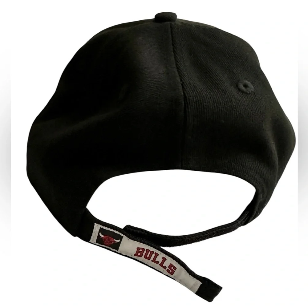 New Era 9Forty Black Bulls NBA fan cap. - Picture 3 of 8